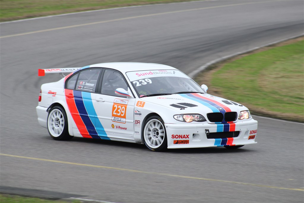 Det var første løbsweekend for Torben Jensen i BMW 320i E46 raceren, men det var ikke til at se på farten i weekenden.
(Foto: JJ Media)
